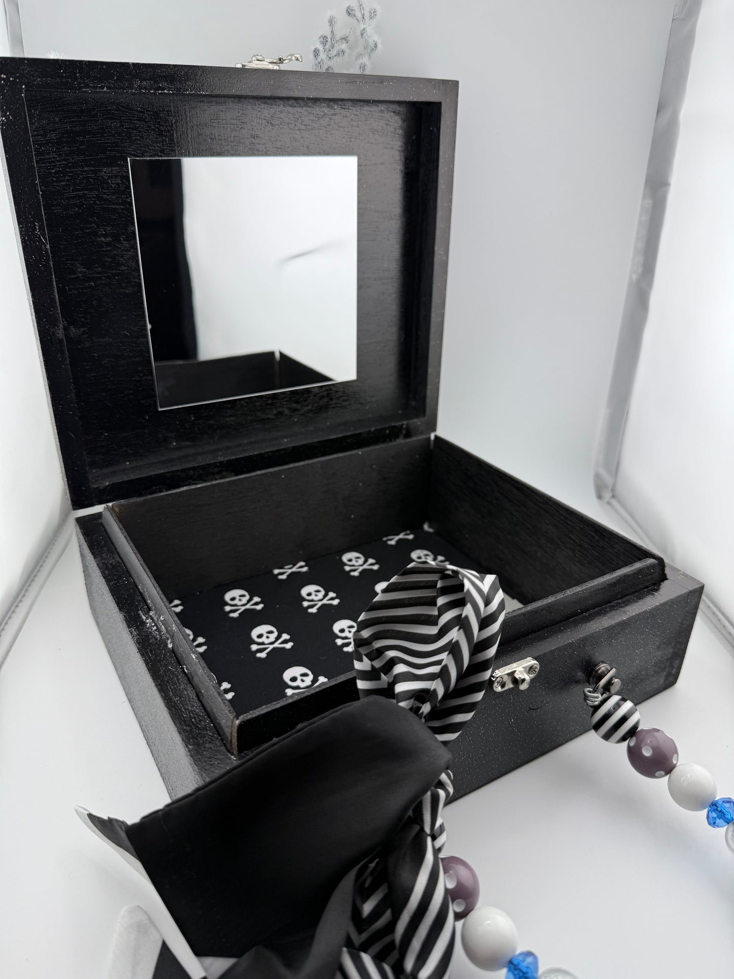 Spooky Skull Cigar Box Purse π€πβ¨